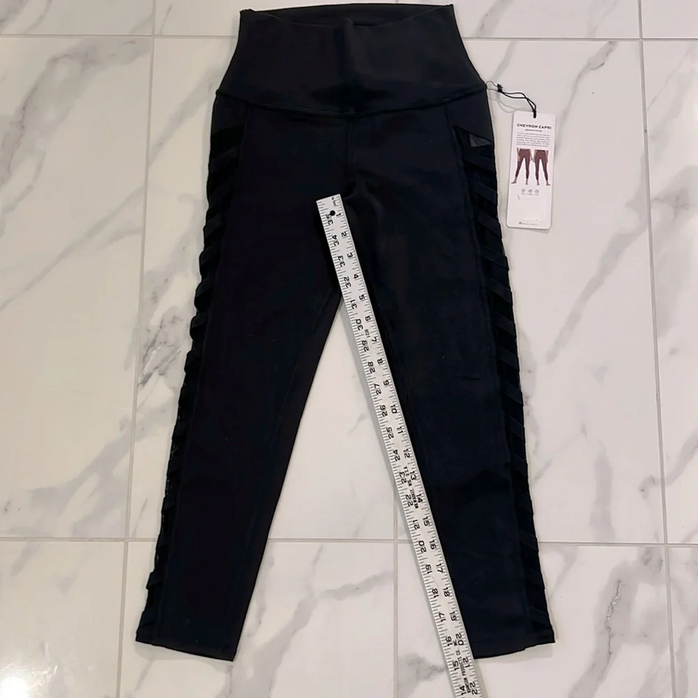 🆕 Alo Yoga Black Chevron Airbrushed High Waist Cropped Leggings Women’s Size XS